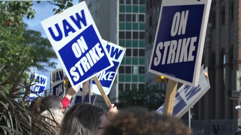 uaw on strike signs